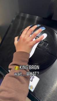 NBA球员手掌大小对比:小卡无解!老詹的比想象中小一些啊~