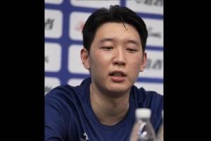 曲虹霖:上半场表现不好 中场解指导强调后我们防守打出了侵略性